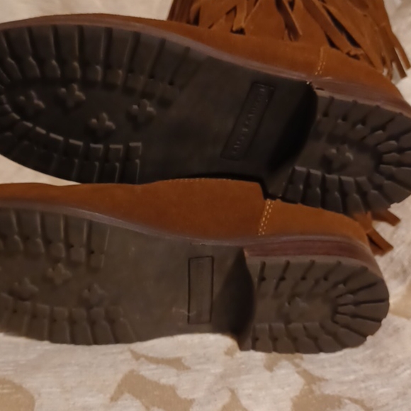 Ralph Lauren suede boots. - Picture 3 of 9